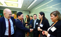 Phó Thủ tướng Thường trực Phạm Bình Minh tới dự tọa đàm do cộng đồng doanh nghiệp Hoa Kỳ tổ chức. (Ảnh: VGP) 
