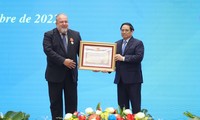 Trao Huân chương Hồ Chí Minh tặng Thủ tướng Cuba
