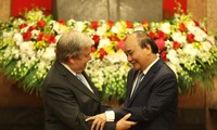 Chủ tịch nước Nguyễn Xuân Phúc và Tổng Thư ký LHQ Antonio Guterres trong cuộc gặp ngày 21/10. (Ảnh: Như Ý)