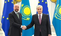 Chủ tịch Hội đồng châu Âu Charles Michel trong cuộc gặp Tổng thống Kazakhstan Kassym-Jomart Tokayev tại Astana ngày 27/10. (Ảnh: Astana Times)