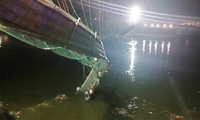 Hình ảnh cây cầu bị đổ. (Ảnh: PTI)