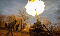 Lính Ukraine sử dụng pháo tự hành 2S7 Pion