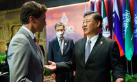 Chủ tịch Trung Quốc Tập Cận Bình và Thủ tướng Canada Justin Trudeau trong cuộc trao đổi ở Bali
