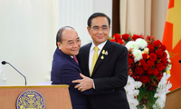 Chủ tịch nước Nguyễn Xuân Phúc và Thủ tướng Thái Lan Prayuth Chan-o-cha trong cuộc gặp ngày 16/11. (Ảnh: baoquocte)