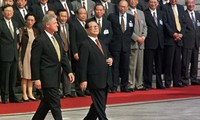 Cố Chủ tịch Trung Quốc Giang Trạch Dân đón Tổng thống Mỹ Bill Clinton thăm năm 1998. (Ảnh: AP)