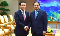 Thủ tướng Phạm Minh Chính tiếp Phó Thủ tướng, Bộ trưởng Ngoại giao Lào Saleumxay Kommasith. (Ảnh: nhandan.vn)