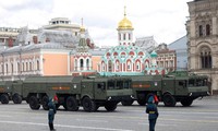 Các hệ thống phóng tên lửa Iskander-M tham gia cuộc diễu binh chào mừng Ngày Chiến thắng của Nga trên Quảng trường Đỏ ngày 7/5/2021. (Ảnh: Reuters)
