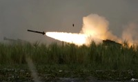 Một tên lửa HIMARS được phóng trong đợt tập trận chung ở Philippines tháng 10/2022. (Ảnh: AP)