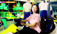 YouTuber Triều Tiên YuMi chơi trong một công viên ở Bình Nhưỡng