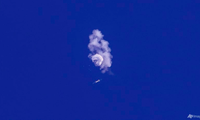 Khoảnh khắc khí cầu Trung Quốc bị bắn hạ. (Ảnh: AP)