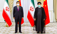Lãnh đạo Trung Quốc và Iran gặp nhau bên lề hội nghị của Tổ chức Hợp tác Thượng Hải tháng 9/2022. (Ảnh: AP)