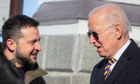 Tổng thống Mỹ Joe Biden trong cuộc gặp người đồng cấp Ukraine Volodymir Zelensky tại Kiev ngày 20/2