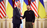 Tổng thống Mỹ Joe Biden trong cuộc gặp Tổng thống Ukraine Volodymir Zelensky tại Kiev ngày 20/2
