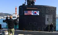 Tàu ngầm hạt nhân Mỹ treo cờ 2 quốc gia đồng minh tại cảng Busan