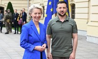 Chủ tịch Ủy ban châu Âu Ursula von der Leyen và Tổng thống Ukraine Volodymir Zelensky. ̣(Ảnh: dpa)