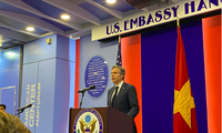 Bộ trưởng Ngoại giao Mỹ Antony Blinken trong cuộc họp báo tại Đại sứ quán Mỹ ngày 15/4. (Ảnh: Thu Loan)