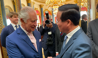 Chủ tịch nước Võ Văn Thưởng gặp gỡ và trao đổi với Nhà vua Anh Charles Đệ tam. (Ảnh: Mofa)