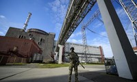 Lính Nga đứng gác ở nhà máy điện hạt nhân Zaporizhzhia