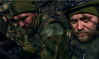 Binh lính Ukraine ở Bakhmut ngày 26/3. (Ảnh: AP)