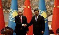 Chủ tịch Trung Quốc Tập Cận Bình đón tiếp Tổng thống Kassym-Jomart Tokayev của Kazakhstan. (Ảnh: Reuters)