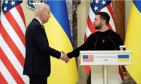 Tổng thống Mỹ Joe Biden và Tổng thống Ukraine Volodymir Zelensky. (Ảnh: Reuters)