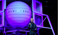 Tỷ phú Jeff Bezos của Blue Origin