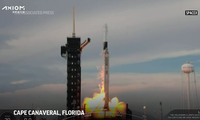 Tên lửa đưa tàu chở 4 người lên ISS từ cảng vũ trụ ở Florida ngày 21/5. (Ảnh: AP)