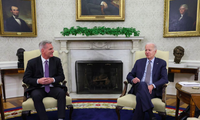 Tổng thống Mỹ Joe Biden và Chủ tịch Hạ viện Kevin McCarthy. (Ảnh: Reuters)