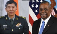 Bộ trưởng Quốc phòng Trung Quốc Lý Thượng Phúc và Bộ trưởng Quốc phòng Mỹ Lloyd Austin. (Ảnh: AP)
