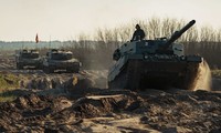 Ukraine triển khai huấn luyện với xe tăng Leopard 2 ngày 14/5. (Ảnh: Getty)