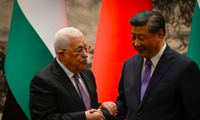 Tổng thống Palestine Mahmoud Abbas trong cuộc gặp Chủ tịch Trung Quốc Tập Cận Bình tại Bắc Kinh ngày 14/6. (Ảnh: Reuters)