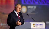 Tổng thống Nga Vladimir Putin phát biểu tại Diễn đàn Kinh tế St. Petersburg ngày 16/6. (Ảnh: Reuters)