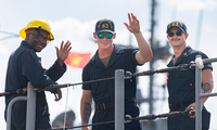 Sức mạnh của 2 tuần dương hạm hộ tống tàu sân bay USS Ronald Reagan thăm Đà Nẵng