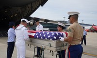 Chỉ huy nhóm tàu sân bay Mỹ dự lễ hồi hương hài cốt quân nhân tại Đà Nẵng