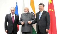 Thủ tướng Ấn Độ Narendra Modi (giữa) cùng Tổng thống Nga Vladimir Putin (trái) và Chủ tịch Trung Quốc Tập Cận Bình trong cuộc gặp bên lề thượng đỉnh G20 tại Nhật Bản tháng 6/2019. (Ảnh: Reuters)