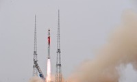 Tên lửa đẩy Zhuque-2 chạy bằng oxy và mê-tan hóa lỏng được phóng lên ngày 12/7. (Ảnh: Xinhua)