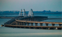 Cây cầu nối bán đảo Crimea với đất liền Nga. (Ảnh: Tass)