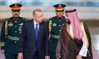 Thái tử kế vị Ả-rập Xê-út Mohammed bin Salman gặp Tổng thống Thổ Nhĩ Kỳ Tayyip Erdogan ngày 17/7. (Ảnh: SPA)