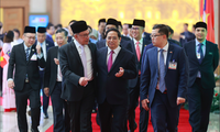 Thủ tướng Phạm Minh Chính và Thủ tướng Malaysia Anwar Ibrahim. (Ảnh: Như Ý)
