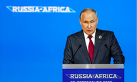 Tổng thống Nga Vladimir Putin phát biểu tại hội nghị thượng đỉnh Nga - châu Phi tại St. Petersburg ngày 27/7. (Ảnh: Tass)