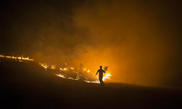 Cháy rừng làm nổ mìn gài quanh nhà tù Iran
