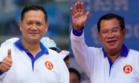 Thủ tướng sắp mãn nhiệm Campuchia Hun Sen (phải) và Đại tướng Hun Manet. (Ảnh: AP)