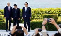 Lãnh đạo Mỹ, Nhật Bản và Hàn Quốc chụp ảnh chung bên lề thượng đỉnh G7 ngày 21/5. (Ảnh: Reuters)
