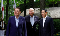 Tổng thống Mỹ Joe Biden, Tổng thống Hàn Quốc Yoon Suk-yeol và Thủ tướng Nhật Bản Fumio Kishida trong cuộc gặp tại Trại David ngày 18/8. (Ảnh: Reuters)