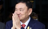 Cựu Thủ tướng Thái Lan Thaksin Shinawatra khi về sân bay của Bangkok. (Ảnh: Reuters)