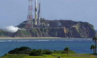 Tên lửa H-IIA trên bệ phóng tại Trung tâm vũ trụ Tanegashima thuộc đảo Tanegashima. (Ảnh: Reuters)