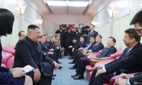 Nhà lãnh đạo Triều Tiên Kim Jong Un nói chuyện với Trưởng Ban Đối ngoại Đảng Cộng sản Trung Quốc Tống Đào (thứ hai từ phải sang) tháng 1/2019. (Ảnh: AP)