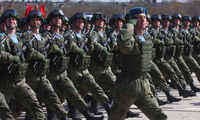 Lực lượng lính dù Nga trong cuộc diễu binh năm 2022. (Ảnh: Getty)