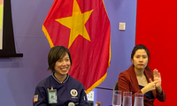 Christine Hà trong buổi nói chuyện tại Đại sứ quán Mỹ ở Hà Nội ngày 20/9. (Ảnh: Thu Loan)