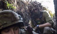 Lính thuộc Lữ đoàn 62 của quân đội Ukraine trong chiến hào ở Kupyansk, đông bắc Ukraine, ngày 22/9. (Ảnh: Getty)